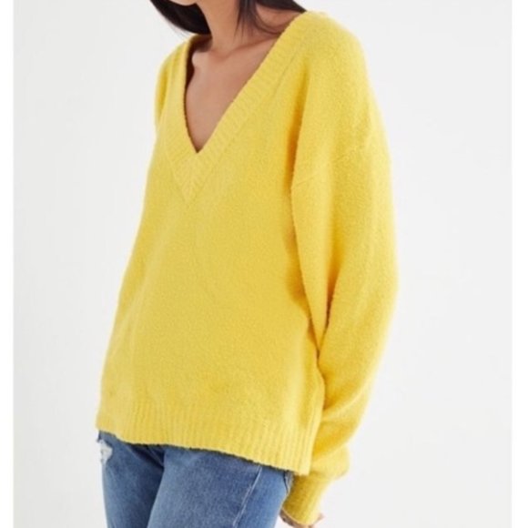 Urban Outfitters Yellow V Neck Sweater - Picture 1 of 4